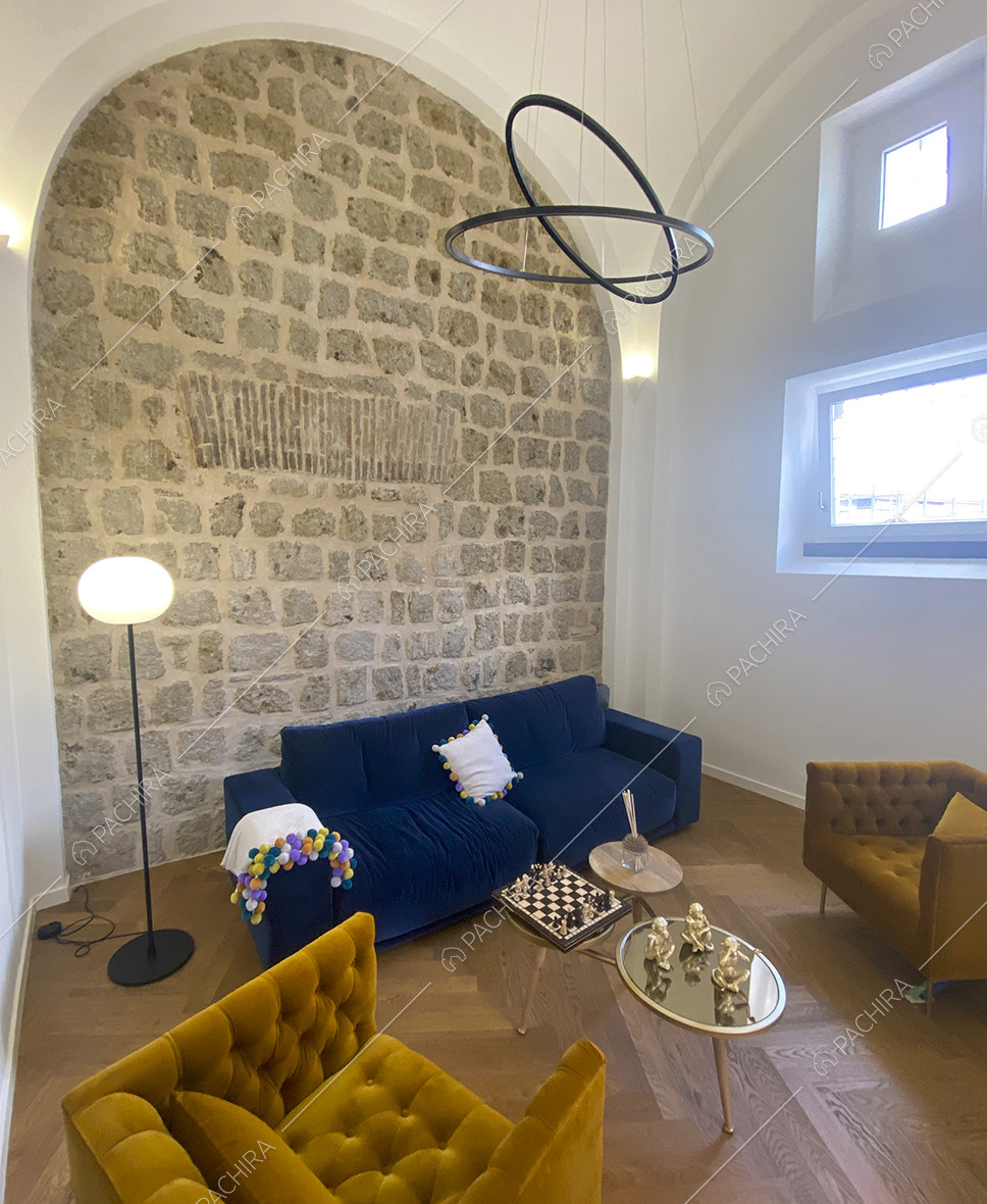 Salotto dell'appartamento Carnelian, location in stile contemporaneo a Caserta