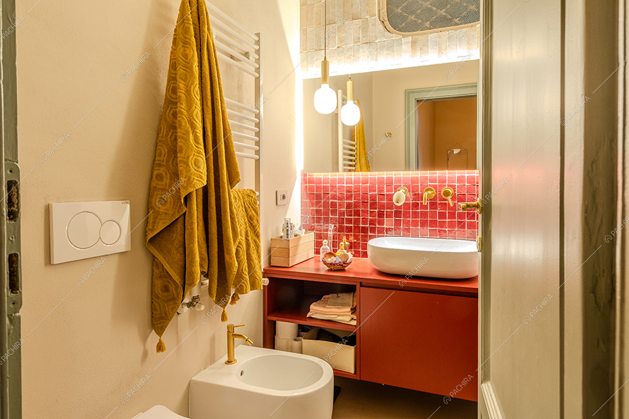 Bagno dell'appartamento Buganvilla, location in stile moderno a Milano