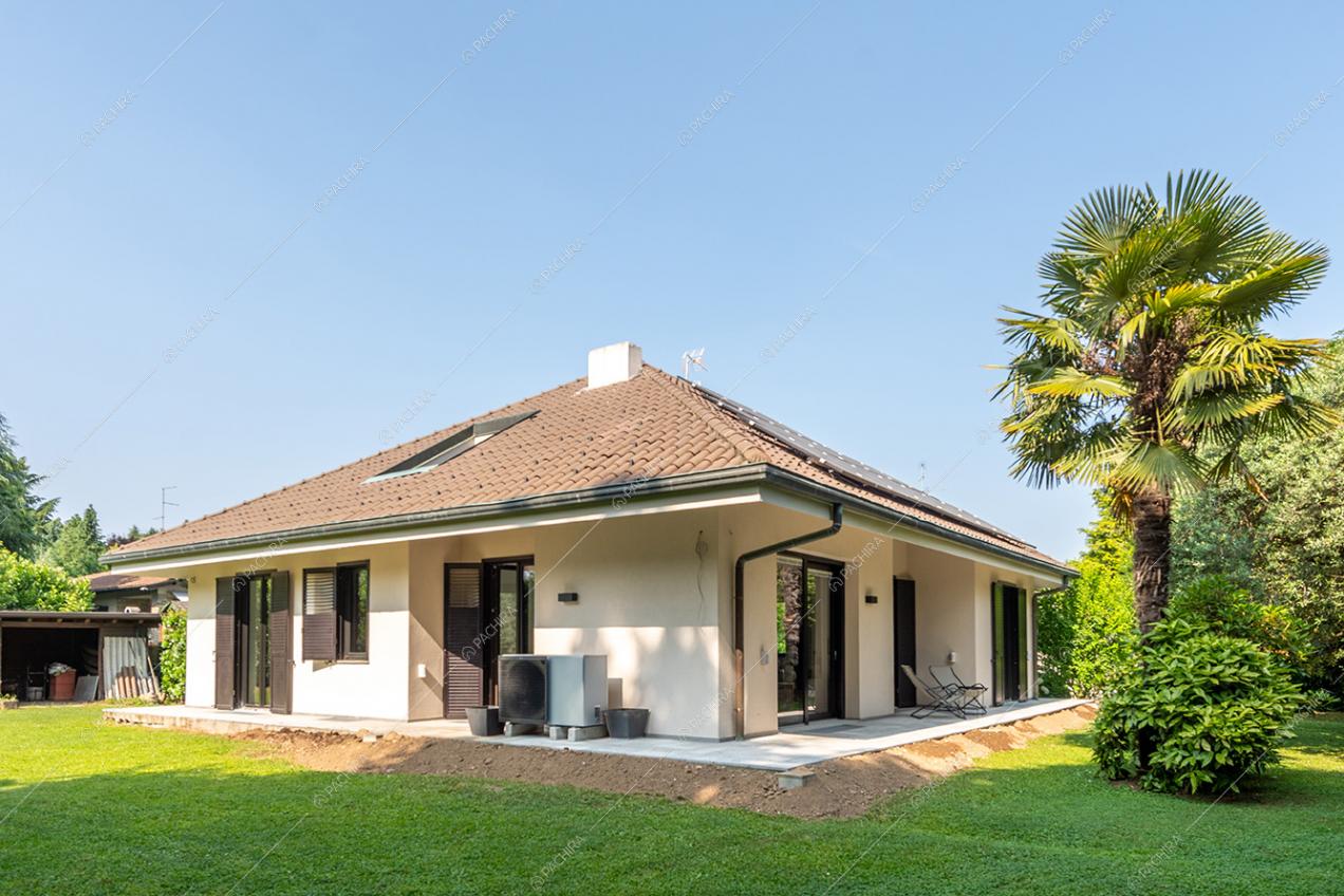 Esterni della villa Guadiana, location in stile moderno a Como