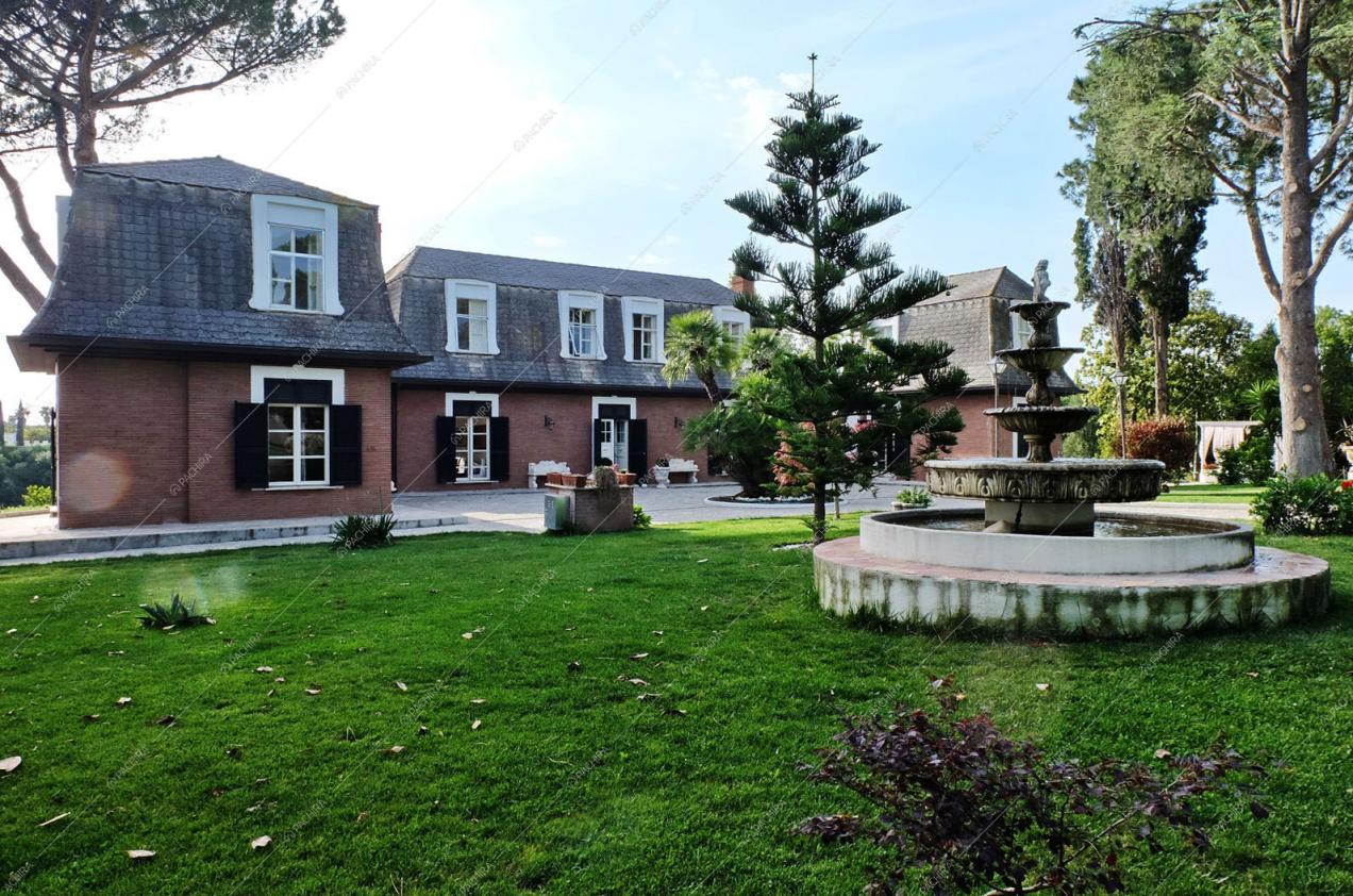 Vista dell villa dal giardino