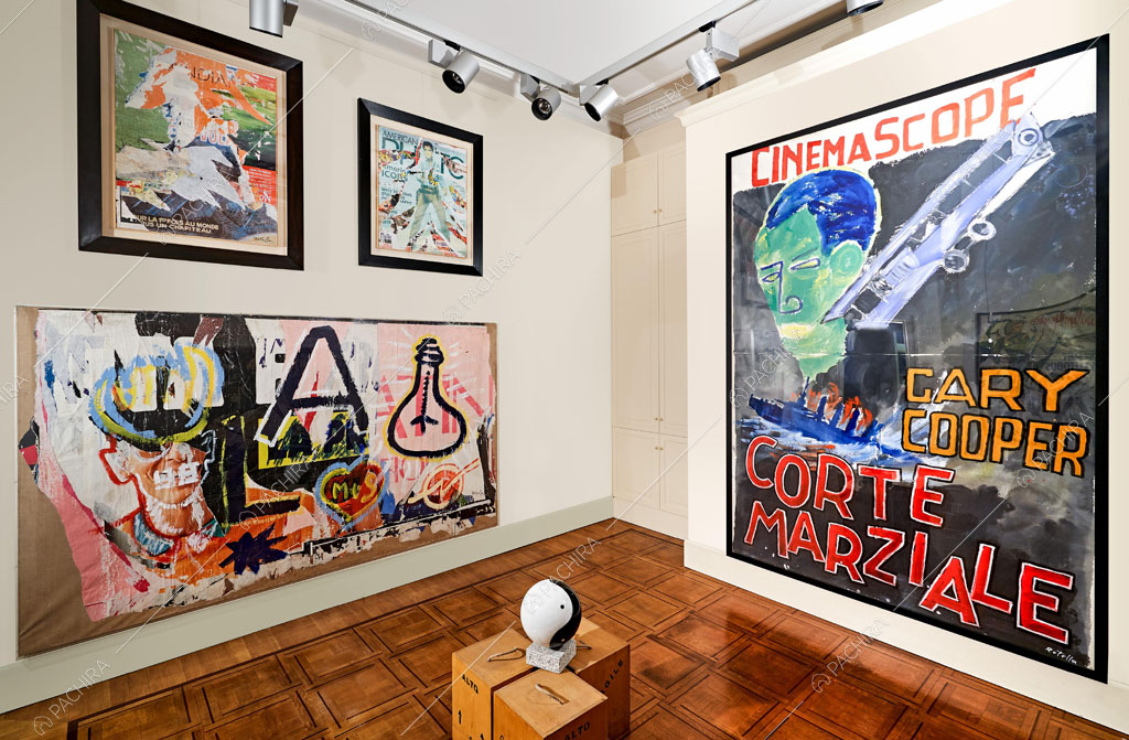 Pavimento in parquet nella sala con opere d'arte della dimora storica Cerimoya, location in stile liberty a Milano