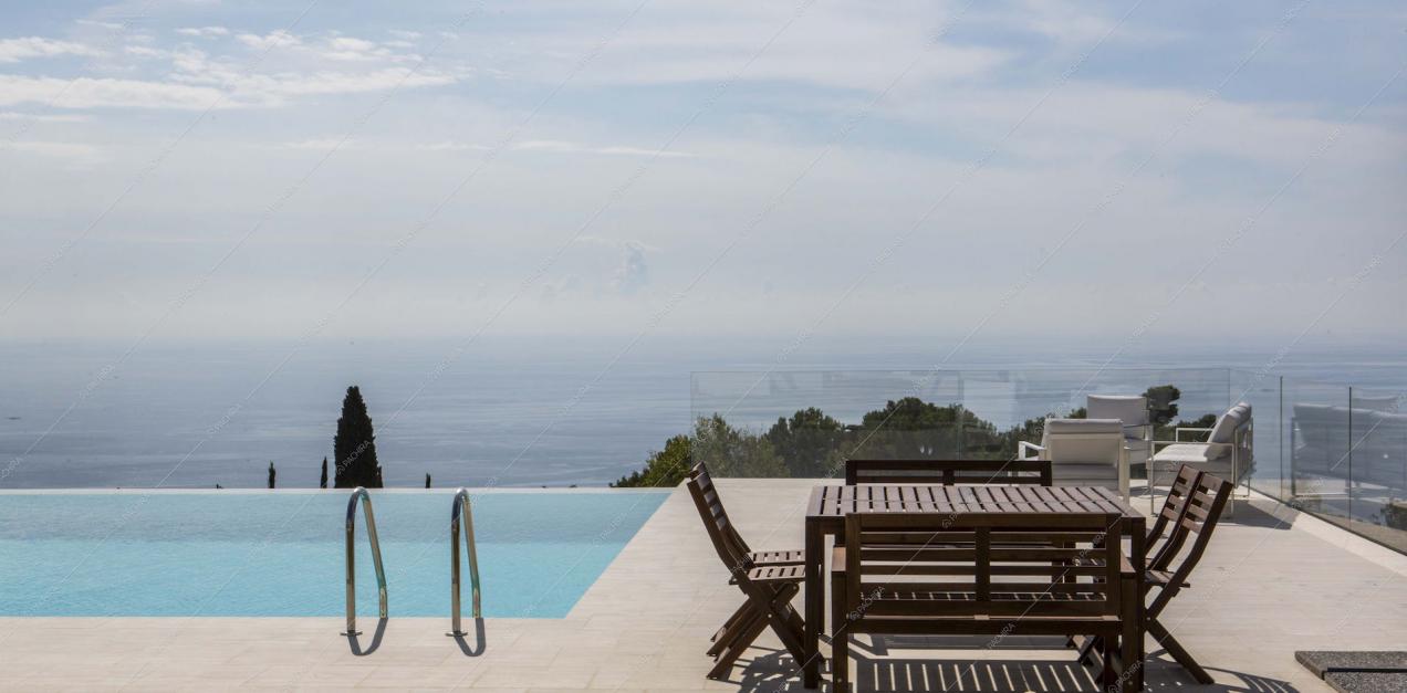 L'infinity pool della Location Fico d'india in Liguria