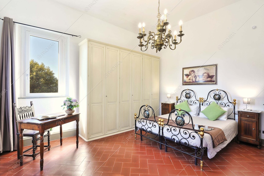 Camera da letto della dimora storica Denali, location in stile classico a Pisa
