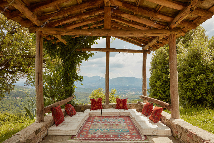Patio della masseria Mincio, location in stile rustico a Lucca