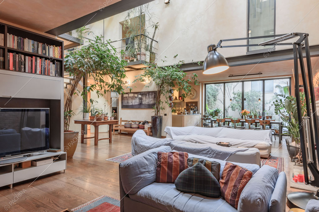 Salotto del loft Mindanao, location in stile contemporaneo a Milano