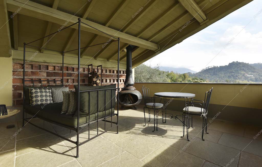 Terrazza con stufa antica