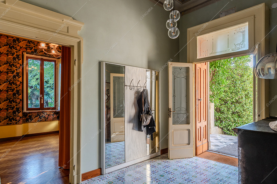 Atrio della villa Nitra, location in stile vintage a Milano