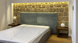 Camera da letto dell'appartamento Carnelian, location in stile contemporaneo a Caserta
