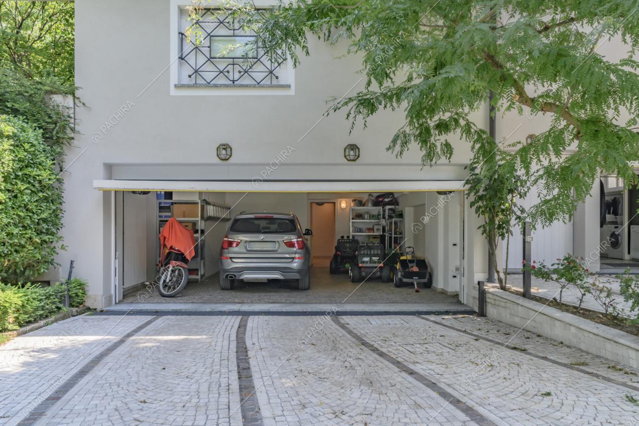 Ampio garage della location