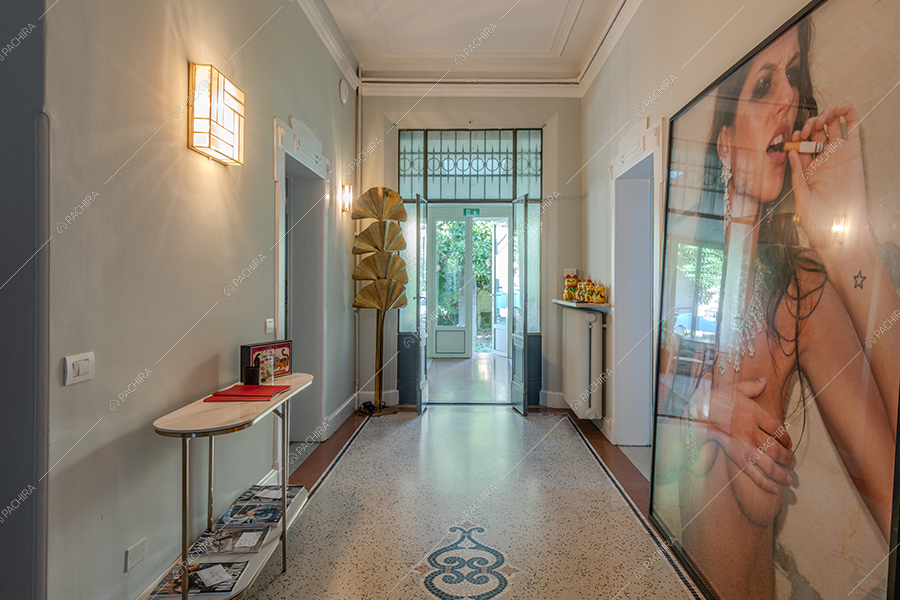Corridoio della villa Guadarella, location in stile contemporaneo a Milano
