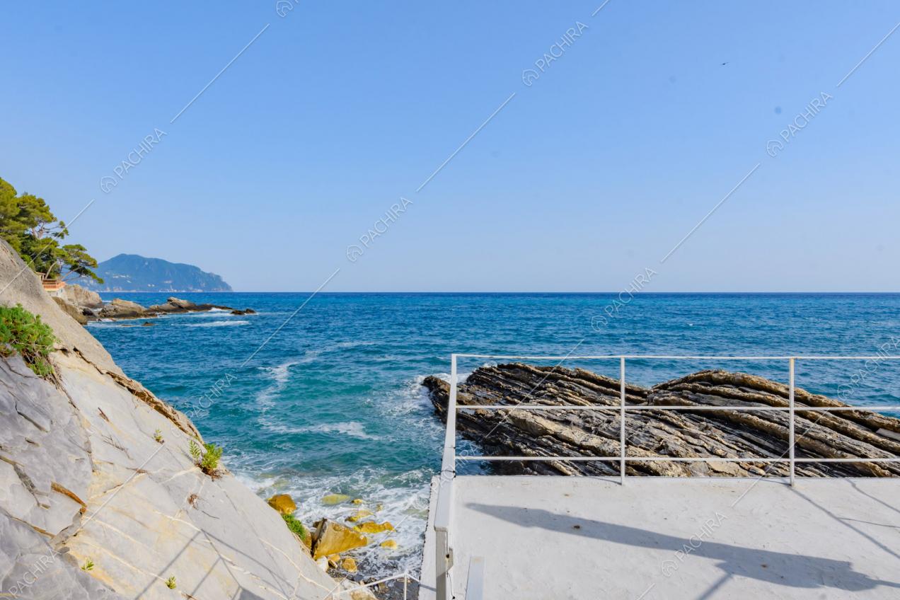 Terrazza con vista sul mare