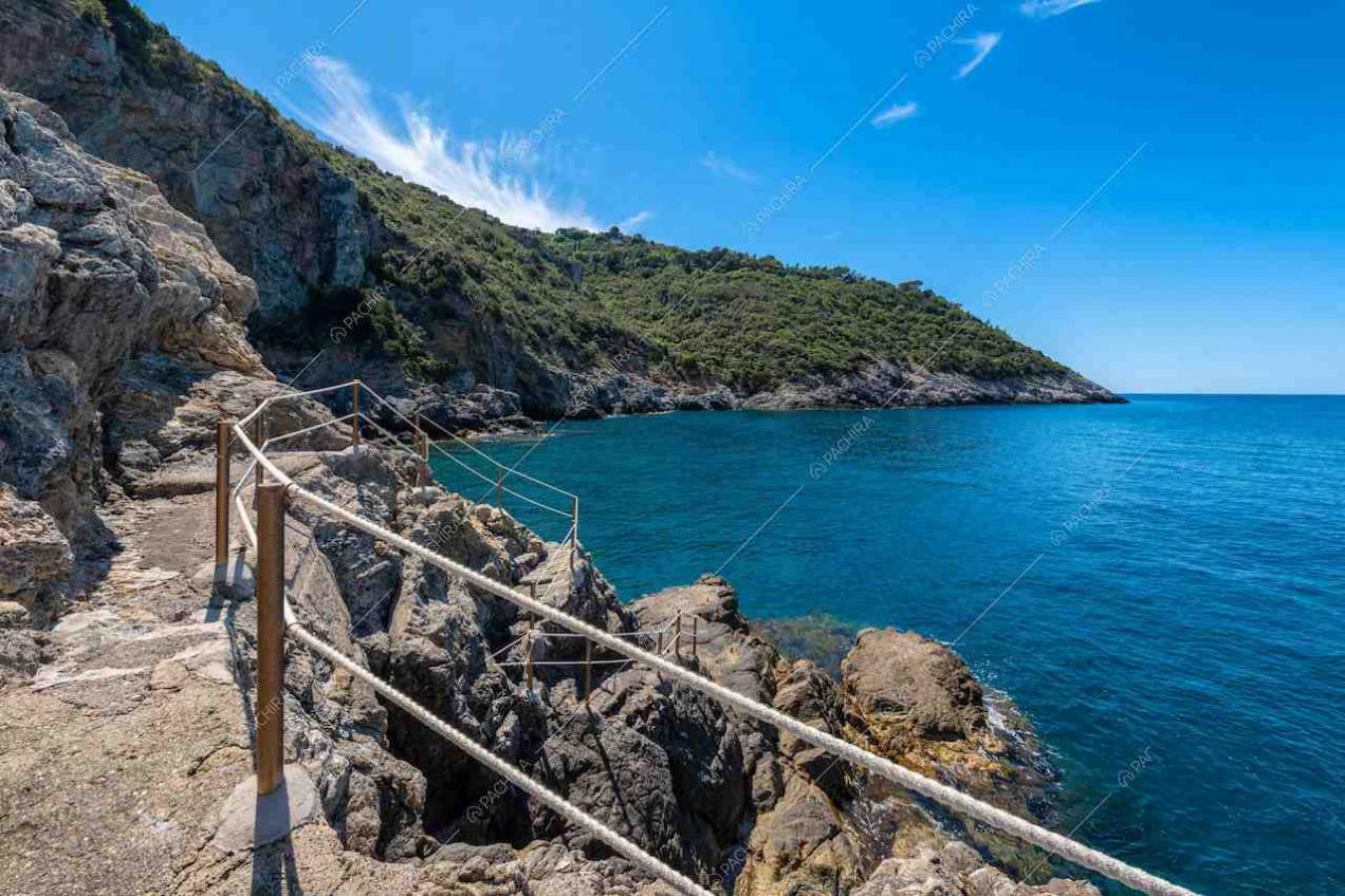Vialetto di accesso alla caletta privata