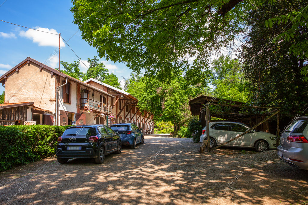 Parcheggio con vista sulla scuderia
