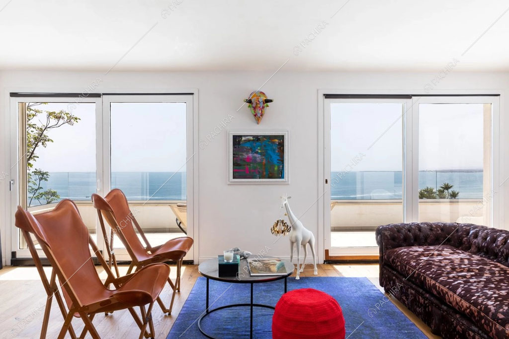 Vetrate con vista sul mare della villa Karoo, location in stile moderno a Siracusa