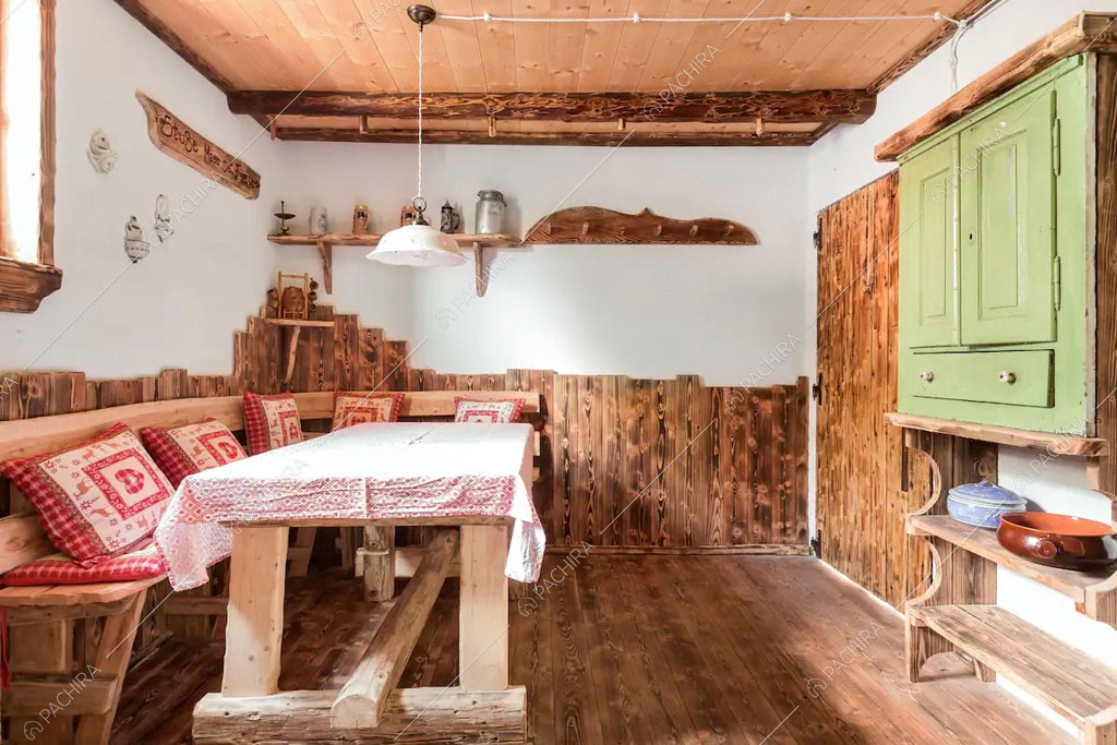 Sala da pranzo dello chalet Cantabrico, location in stile rustico a Trento