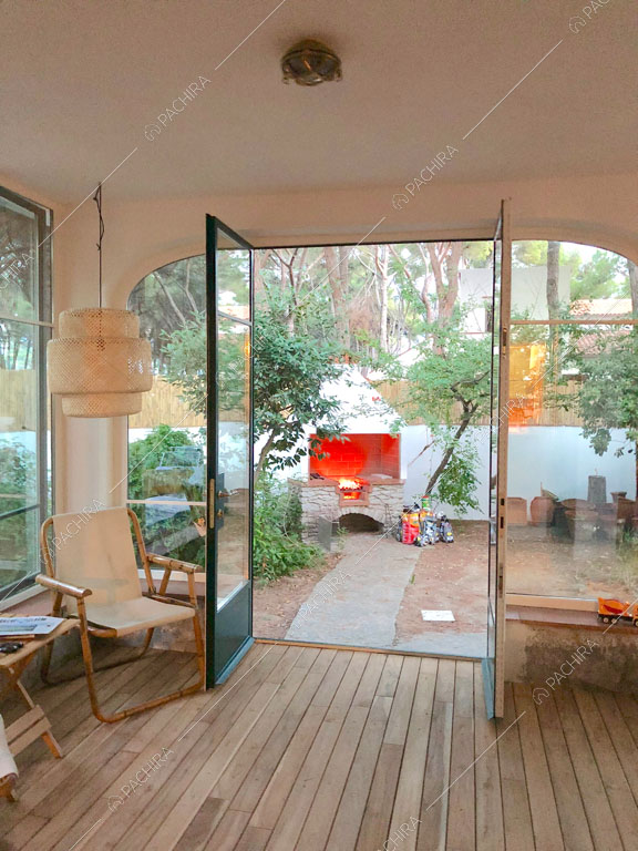 Ingresso della villa Larzac, location in stile moderno a Livorno