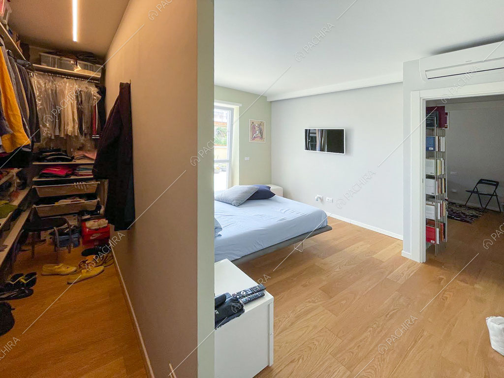 Cabina armadio dell'appartamento Terfezia, location in stile contemporaneo a Roma