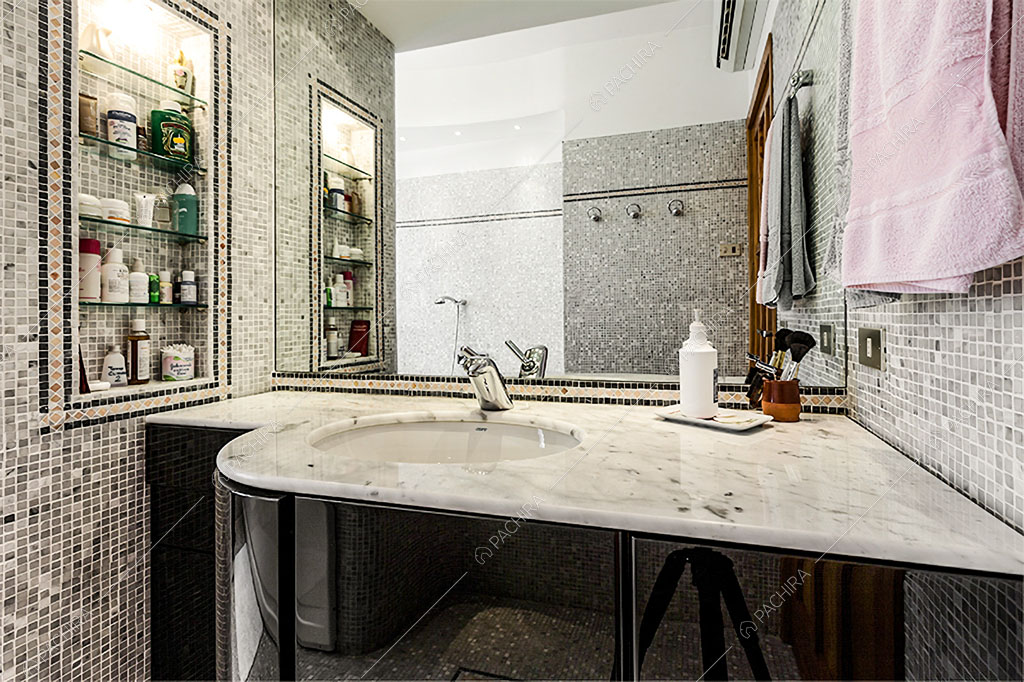 Bagno dello chalet Betel, location in stile rustico a Lecco
