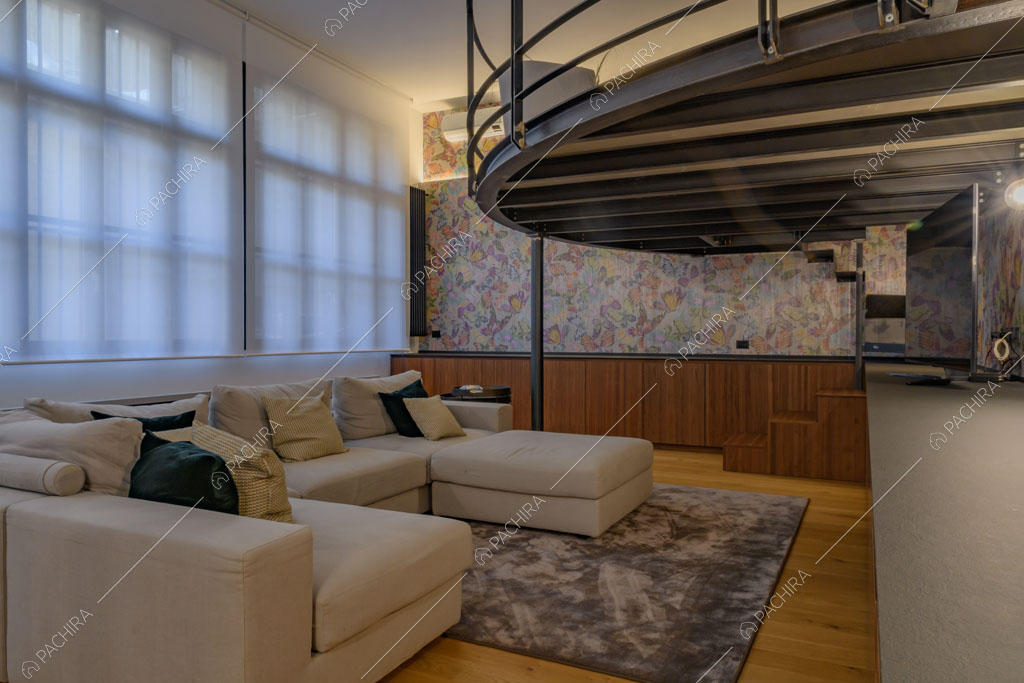 Carta da parati nella zona living del loft Sechura, location in stile contemporaneo a Milano