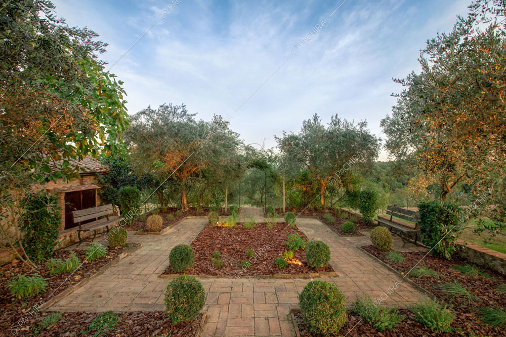 Giardino della villa Bardenas, location in stile rustico a Siena
