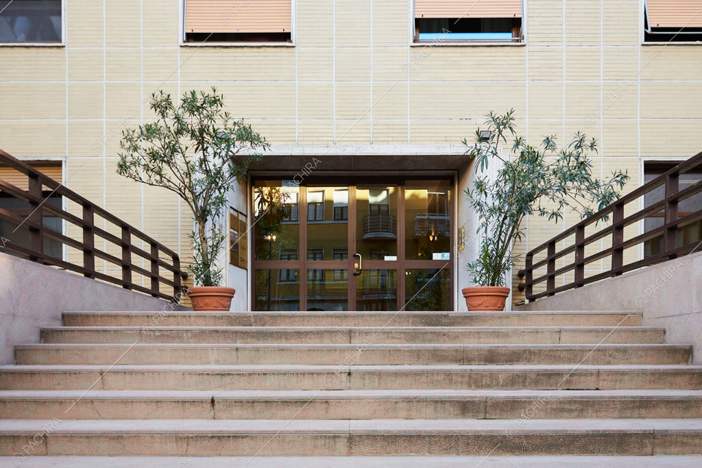 Scalinata del palazzo dell'ufficio Olmaria, location in stile contemporaneo a Milano