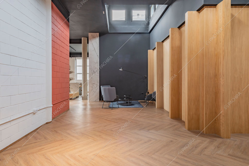 Corridoio dell'espositivo Copper, location in stile industriale a Milano