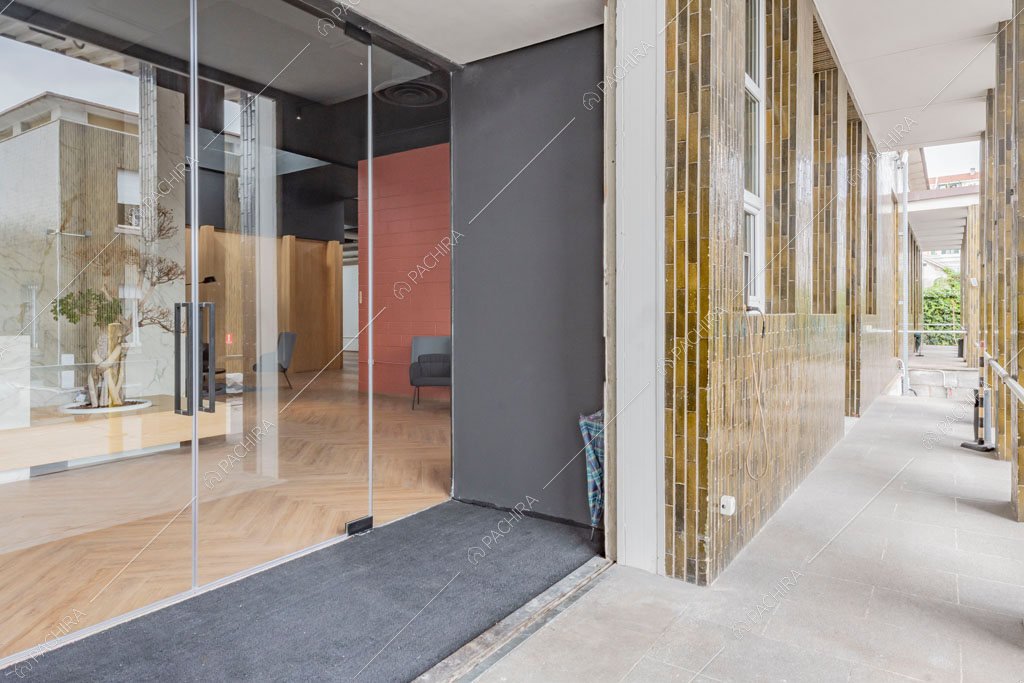 Ingresso dell'espositivo Copper, location in stile industriale a Milano