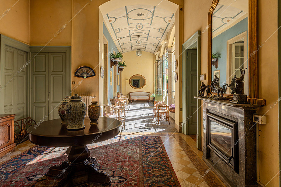 Corridoio della dimora storica Rodopi, location in stile classico a Bergamo
