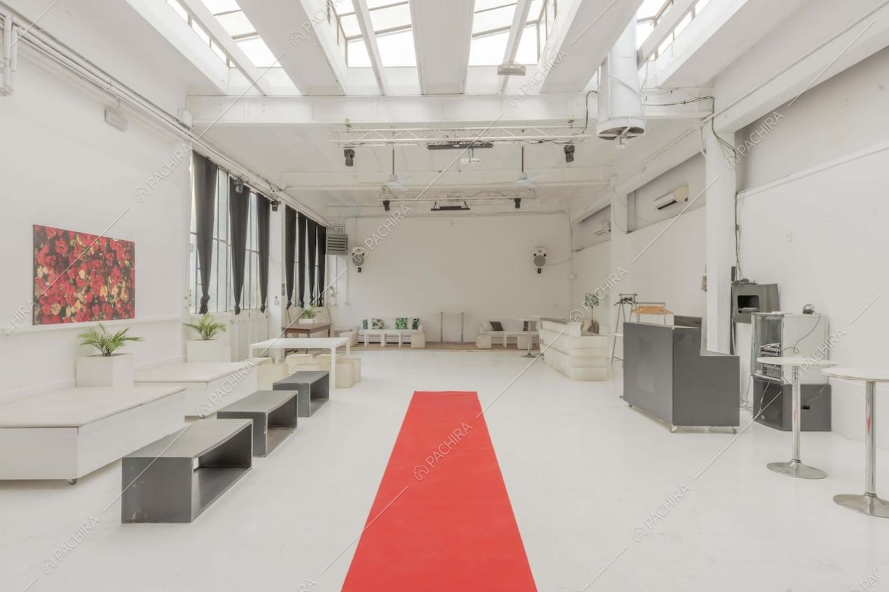 Loft total white dello studio Eclipse, location in stile contemporaneo a Milano