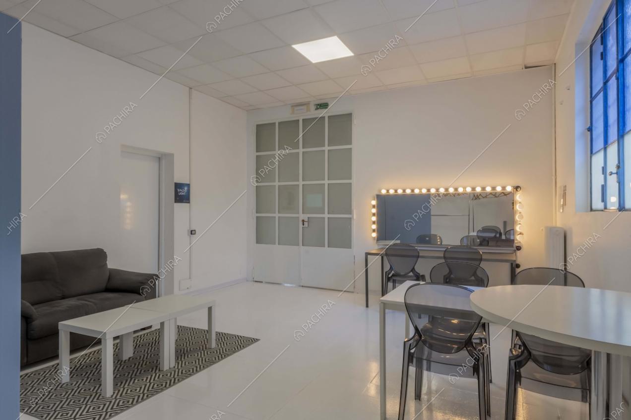 Camerino dello studio Eclipse, location in stile contemporaneo a Milano
