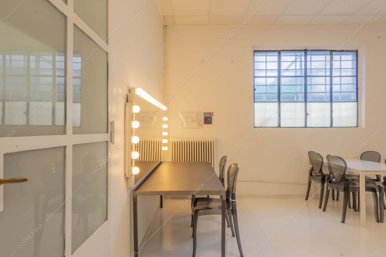 Camerino dello studio Eclipse, location in stile contemporaneo a Milano