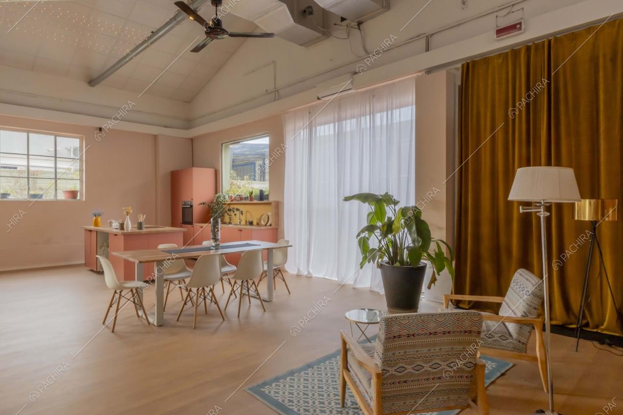 Zona living dello studio Eclipse, location in stile contemporaneo a Milano