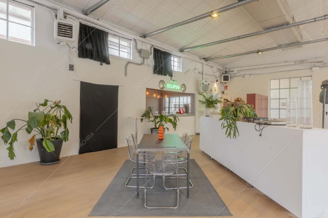 Zona living dello studio Eclipse, location in stile contemporaneo a Milano
