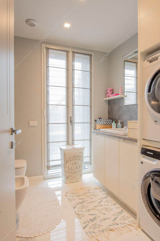Bagno della villa Manioca, location in stile contemporaneo a Monza