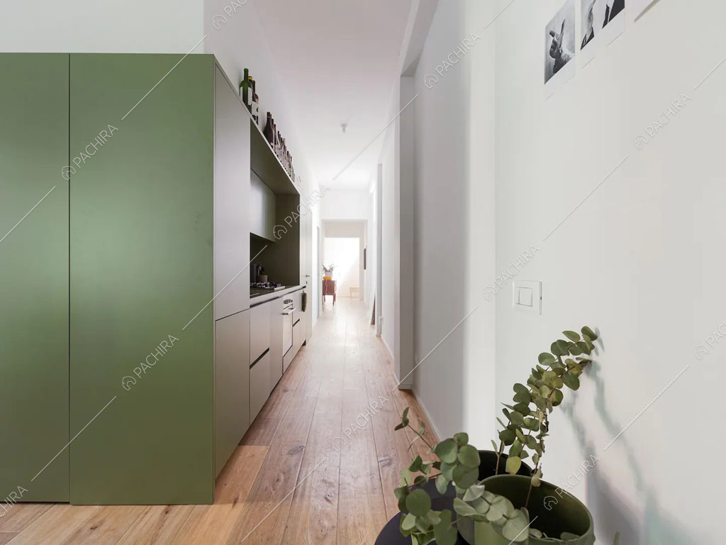 Corridoio dell'appartamento Robinia, location in stile contemporaneo a Milano