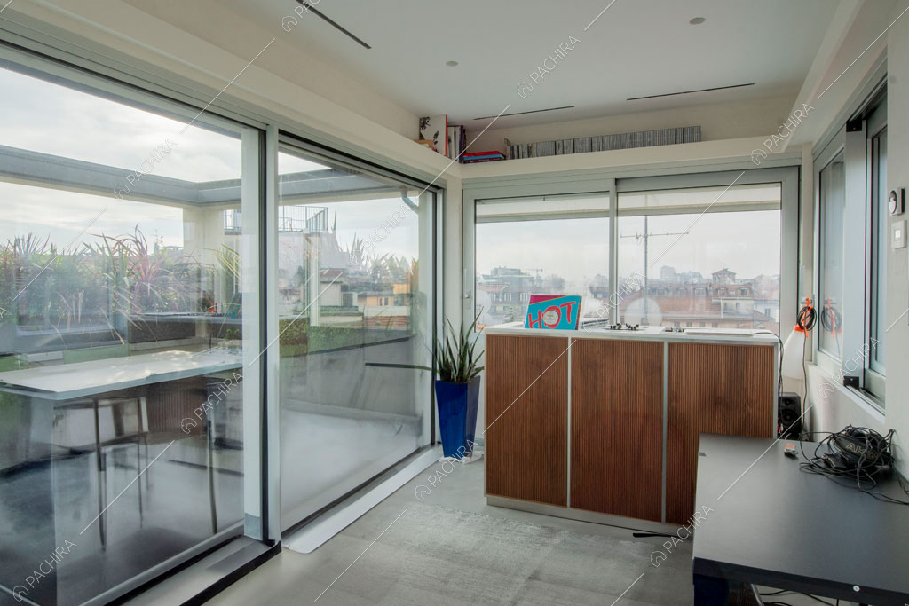 Studio dell'appartamento Kamet, location in stile contemporaneo a Milano