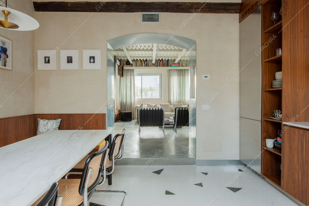 Sala da pranzo dell'appartamento Kamet, location in stile contemporaneo a Milano
