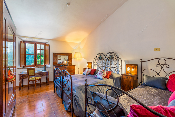 Camera da letto del borgo Corindone, location in stile rustico a Siena