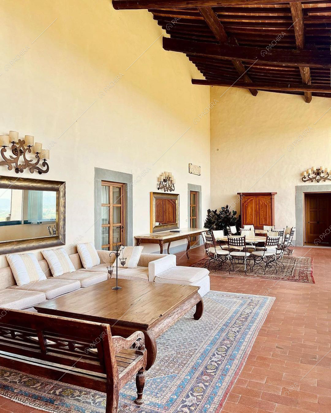 Zona living della villa Elba, location in stile classico a Firenze