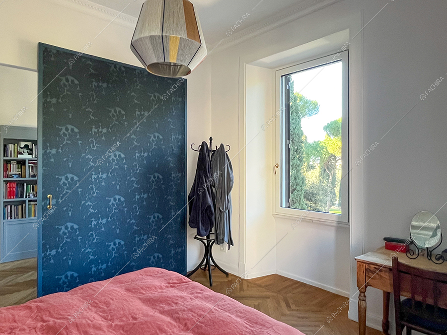 Camera da letto dell'appartamento Sile, location in stile contemporaneo a Roma