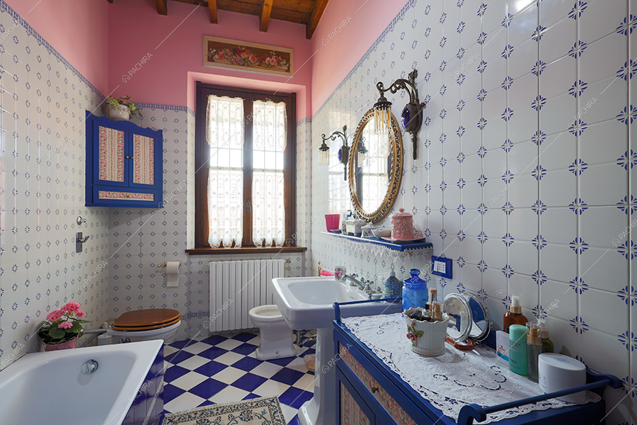 Bagno della cascina Spluga, location in stile rustico a Milano