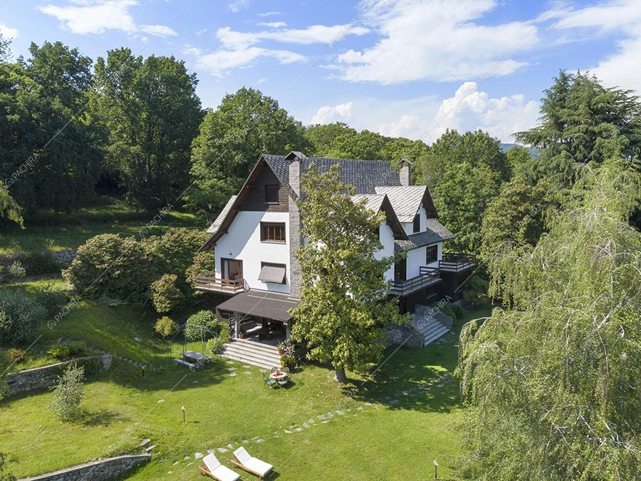 Esterni della villa Selenite, location in stile classico a Novara