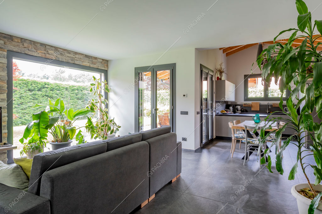Zona living della villa Galena, location in stile contemporaneo a Monza