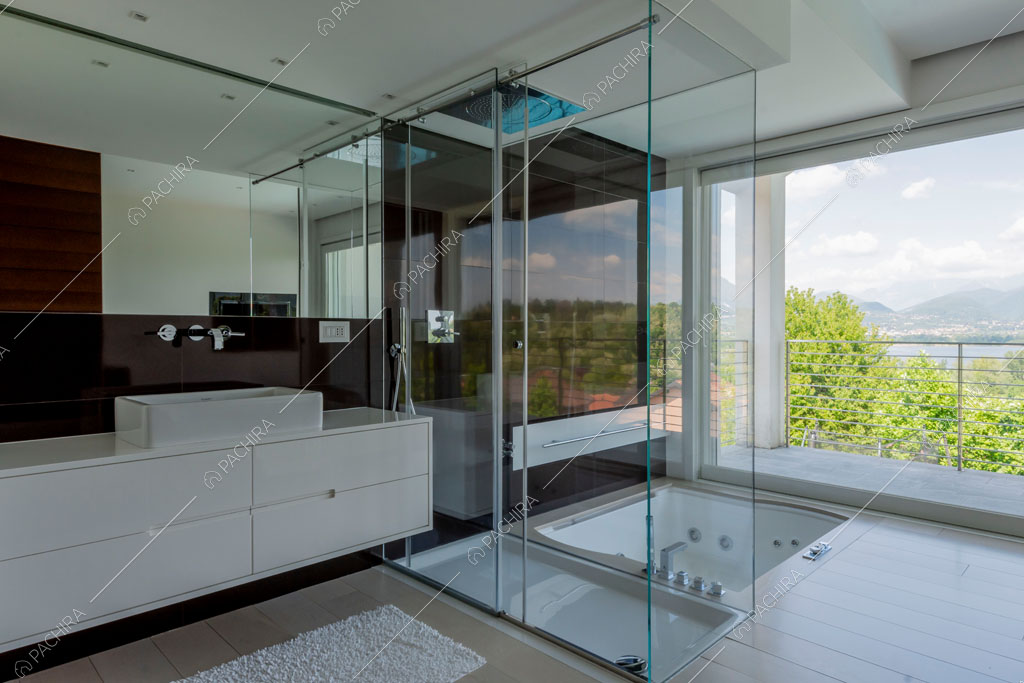 Bagno privato della villa Coral, location in stile contemporaneo a Como