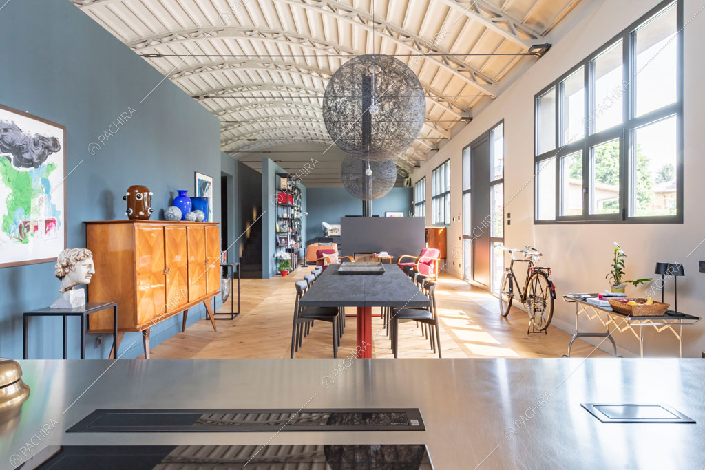 Cucina del loft Danubio, location in stile contemporaneo a Brescia