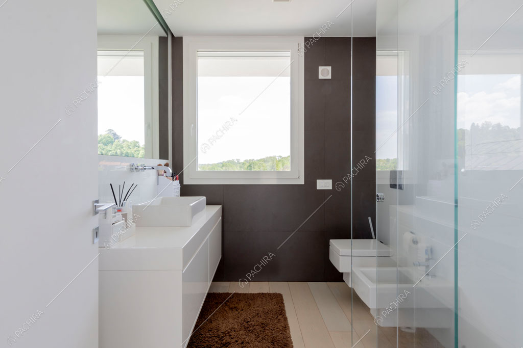 Bagno della villa Coral, location in stile contemporaneo a Como