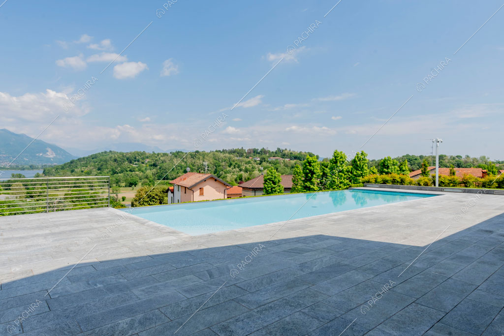 Piscina della villa Coral, location in stile contemporaneo a Como