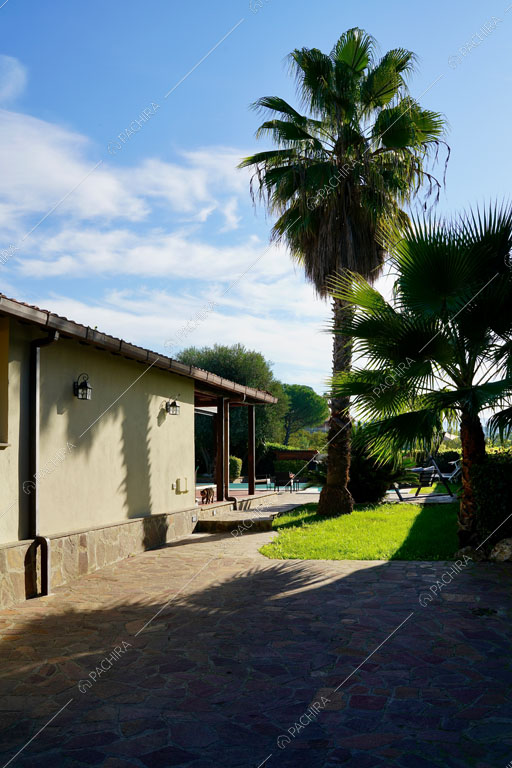 Esterni della villa Altun, location in stile contemporaneo a Roma