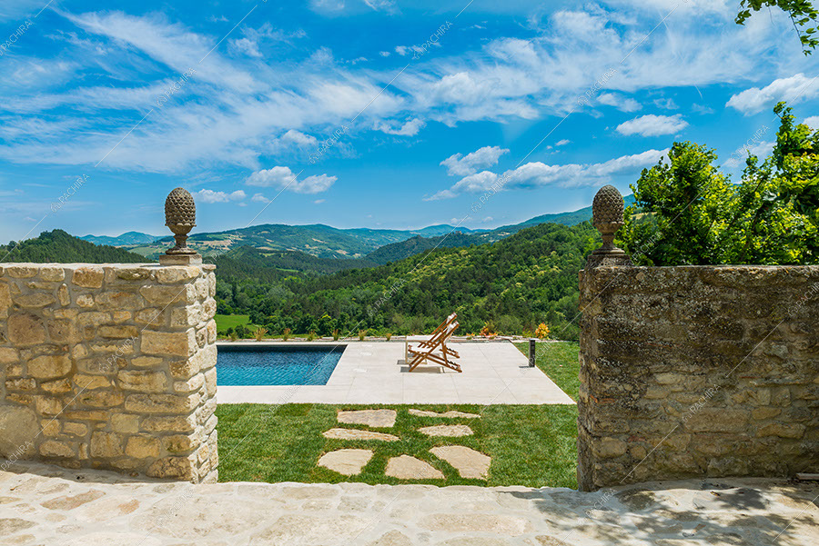 Piscina della villa Zinco, location in stile country a Pavia