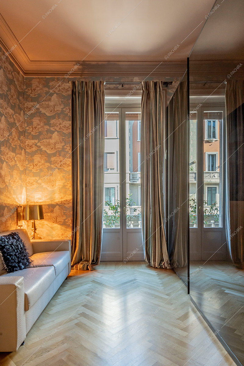Salotto dell'appartamento Barbabietola, location in stile liberty a Milano